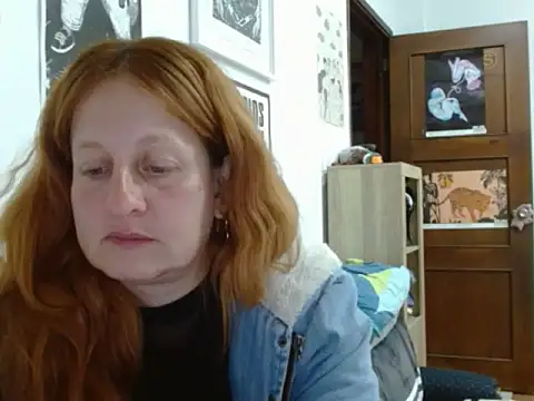 Snapshot of ViioletaMora chatting on 05-19-26, 01:56 ViioletaMora online show from 05-19-26, 01:56