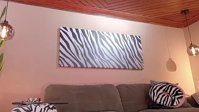 Hannah Borbon online show from 09-28-25, 05:40