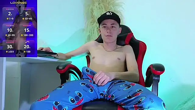 Snapshot of Elian_Cooper chatting on 09-22-25, 12:34 Elian Cooper online show from 09-22-25, 12:34