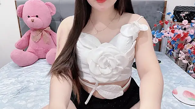 Snapshot of Funikio chatting on 06-18-26, 10:47 Funikio online show from 06-18-26, 10:47
