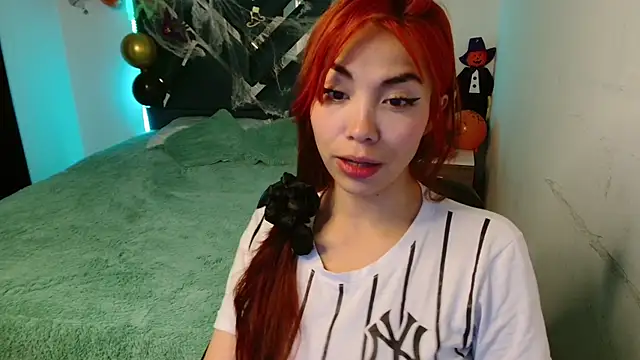 Snapshot of Aylinn_diaz chatting on 10-30-25, 01:45 Aylinn diaz online show from 10-30-25, 01:45