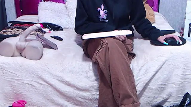 AyshaScott online show from 04-15-26, 02:13