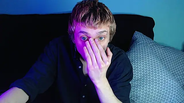 Snapshot of axxxturel chatting on 12-25-24, 07:24 axxxturel online show from 12-25-24, 07:24