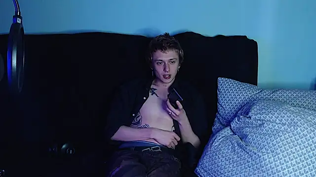 Snapshot of axxxturel chatting on 12-26-24, 10:37 axxxturel online show from 12-26-24, 10:37