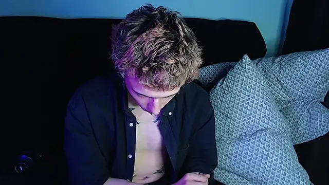 Snapshot of axxxturel chatting on 12-27-24, 10:16 axxxturel online show from 12-27-24, 10:16