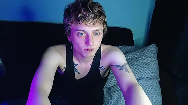 Snapshot of axxxturel chatting on 02-19-25, 10:20 axxxturel online show from 02-19-25, 10:20