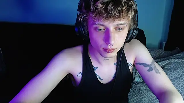 Snapshot of axxxturel chatting on 03-15-25, 11:28 axxxturel online show from 03-15-25, 11:28