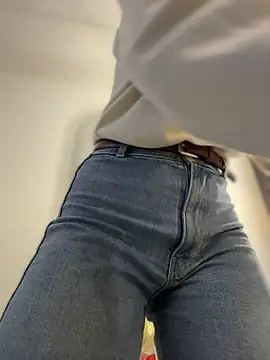 Snapshot of Ema_azel chatting on 07-18-26, 11:36 Ema azel online show from 07-18-26, 11:36