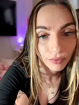 Snapshot of BrattyBae_xo chatting on 04-30-26, 04:02 BrattyBae xo online show from 04-30-26, 04:02