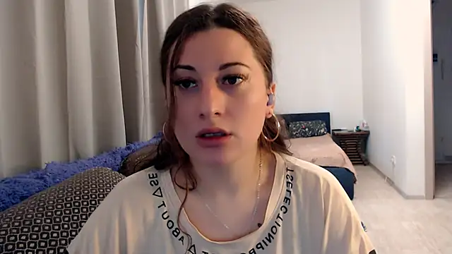 Snapshot of Helen_Adams_ chatting on 06-18-26, 06:02 Helen Adams online show from 06-18-26, 06:02