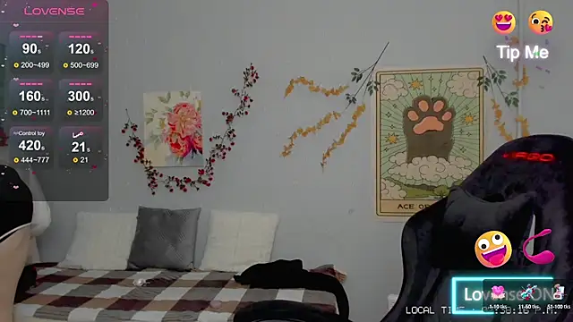 Snapshot of Crystal_Chris chatting on 09-30-25, 04:34 Crystal Chris online show from 09-30-25, 04:34