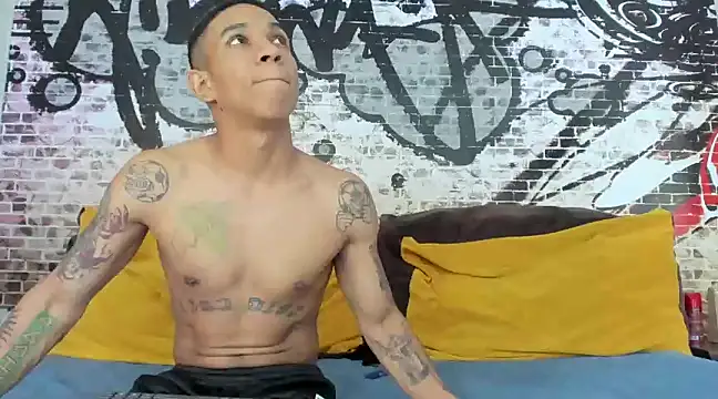 Snapshot of its_me_miley chatting on 01-29-25, 04:41 its me miley online show from 01-29-25, 04:41