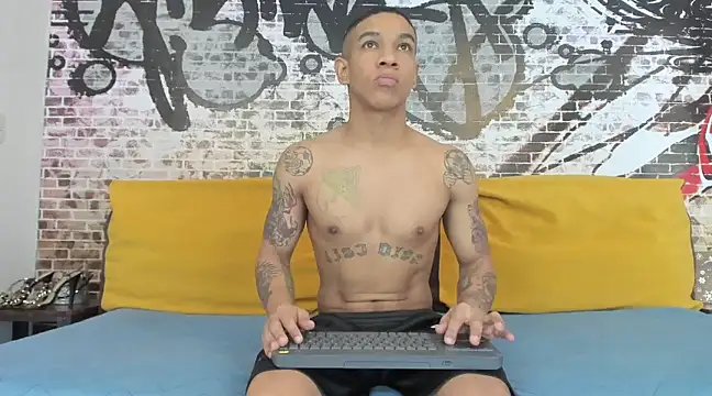 Snapshot of its_me_miley chatting on 02-13-25, 01:26 its me miley online show from 02-13-25, 01:26