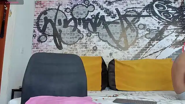 Snapshot of its_me_miley chatting on 03-02-25, 12:43 its me miley online show from 03-02-25, 12:43