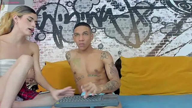 Snapshot of its_me_miley chatting on 03-04-25, 04:30 its me miley online show from 03-04-25, 04:30