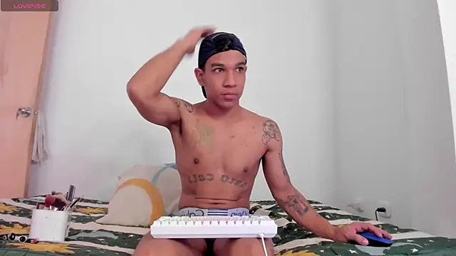 Snapshot of its_me_miley chatting on 11-02-25, 01:13 its me miley online show from 11-02-25, 01:13