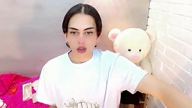 Snapshot of Daniela_Pink_ chatting on 11-05-25, 07:36 Daniela Pink online show from 11-05-25, 07:36