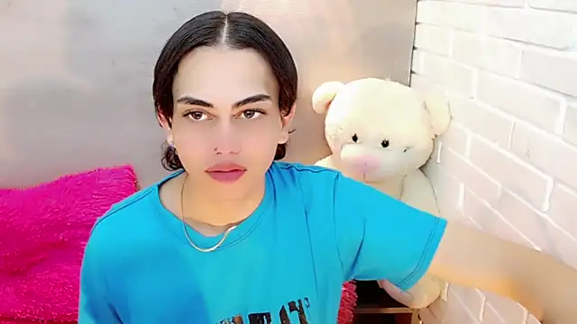 Snapshot of Daniela_Pink_ chatting on 11-25-25, 07:36 Daniela Pink online show from 11-25-25, 07:36