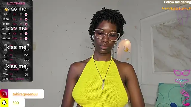 Snapshot of Tahira_21_ chatting on 03-12-25, 11:12 Tahira 21 online show from 03-12-25, 11:12