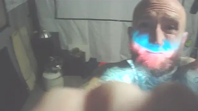 Snapshot of Smurfschmidt chatting on 12-18-25, 08:26 Smurfschmidt online show from 12-18-25, 08:26