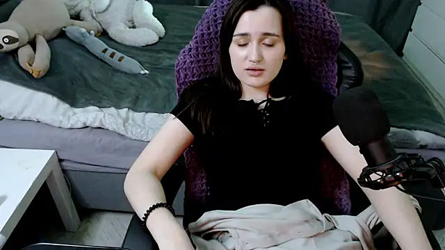 KiraYammy online show from 01-25-25, 01:32