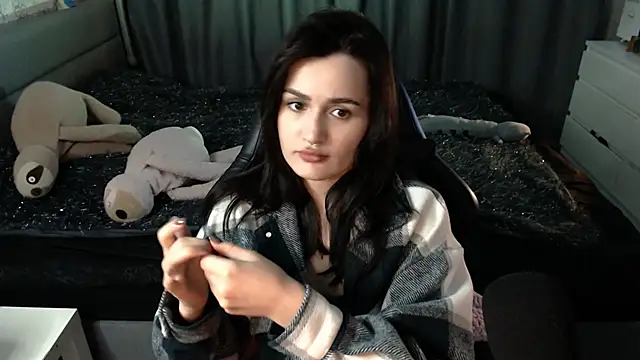 KiraYammy online show from 11-16-25, 10:37