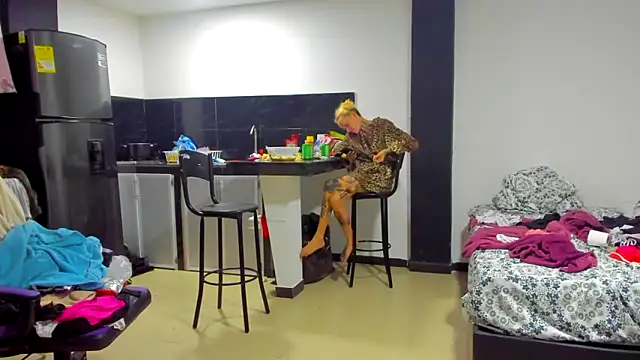 barbara anal squirt  online show from 03-13-25, 05:54