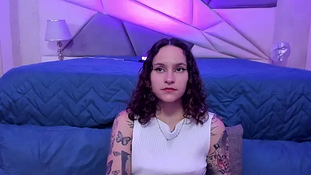 Snapshot of AnnyThompson_ chatting on 01-06-25, 01:09 AnnyThompson online show from 01-06-25, 01:09