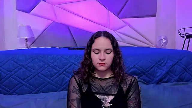 Snapshot of AnnyThompson_ chatting on 01-22-25, 01:31 AnnyThompson online show from 01-22-25, 01:31