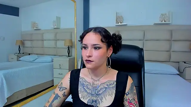 Snapshot of AnnyThompson_ chatting on 10-17-25, 09:06 AnnyThompson online show from 10-17-25, 09:06