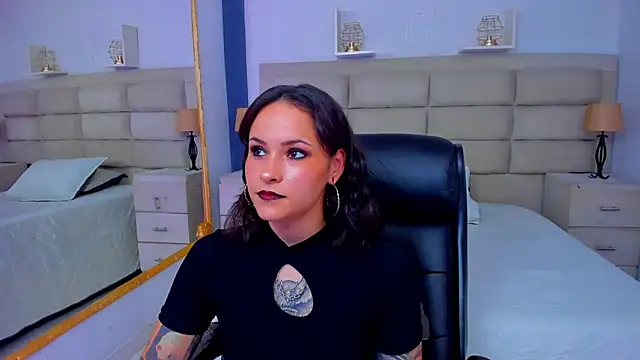 AnnyThompson  online show from 11-07-25, 08:53