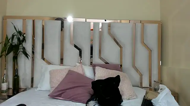 Snapshot of TifanyChill chatting on 01-22-25, 08:28 TifanyChill online show from 01-22-25, 08:28