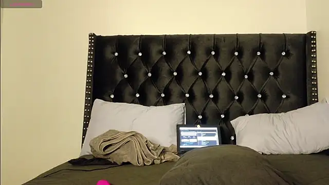 online bestie online show from 11-10-25, 07:07