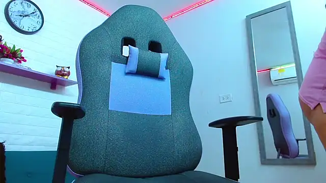 Snapshot of snowflake_xxx chatting on 01-14-25, 07:32 snowflake xxx online show from 01-14-25, 07:32