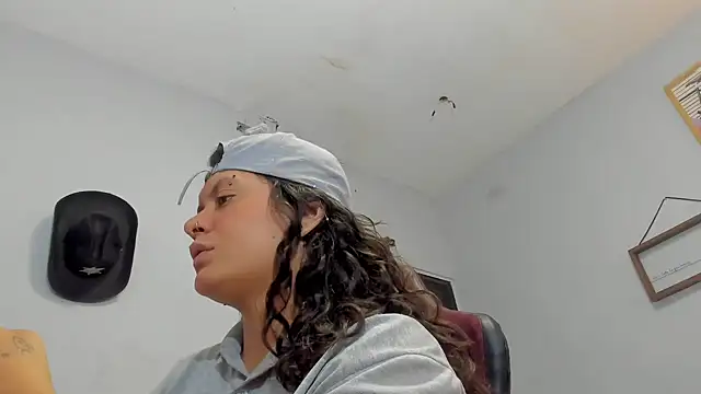 Snapshot of snowflake_xxx chatting on 09-30-25, 03:55 snowflake xxx online show from 09-30-25, 03:55