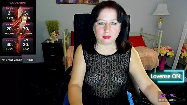 Snapshot of Julia_Dean chatting on 02-01-25, 04:22 Julia Dean online show from 02-01-25, 04:22