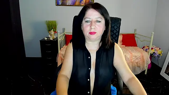 Snapshot of Julia_Dean chatting on 02-10-25, 01:11 Julia Dean online show from 02-10-25, 01:11