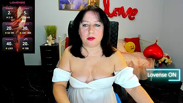 Snapshot of Julia_Dean chatting on 02-13-25, 01:26 Julia Dean online show from 02-13-25, 01:26