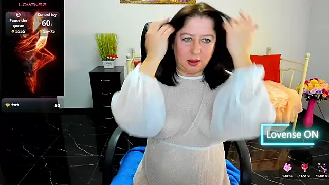 Snapshot of Julia_Dean chatting on 03-02-25, 03:05 Julia Dean online show from 03-02-25, 03:05