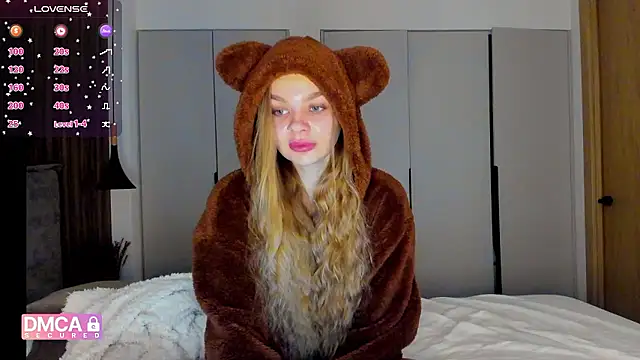 Snapshot of Molly_sweetie chatting on 12-17-25, 07:36 Molly sweetie online show from 12-17-25, 07:36