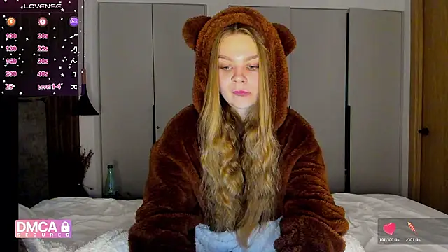 Snapshot of Molly_sweetie chatting on 12-18-25, 07:14 Molly sweetie online show from 12-18-25, 07:14