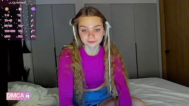 Snapshot of Molly_sweetie chatting on 12-22-25, 07:27 Molly sweetie online show from 12-22-25, 07:27