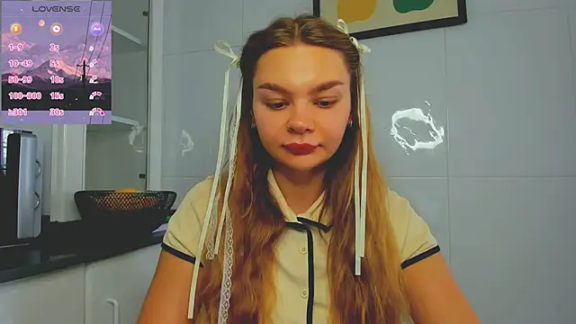 Snapshot of Molly_sweetie chatting on 06-17-26, 07:33 Molly sweetie online show from 06-17-26, 07:33