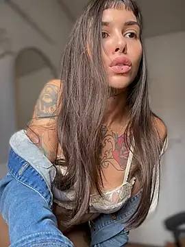 Snapshot of Nikatsu chatting on 01-16-25, 04:18 Nikatsu online show from 01-16-25, 04:18