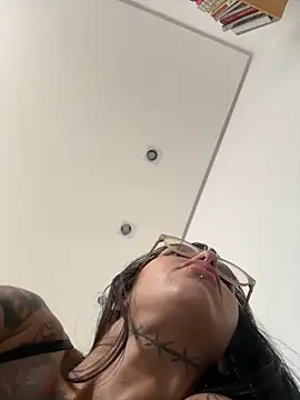 Snapshot of Nikatsu chatting on 02-03-25, 05:14 Nikatsu online show from 02-03-25, 05:14