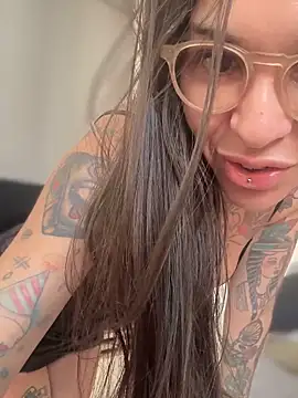 Snapshot of Nikatsu chatting on 10-01-25, 01:17 Nikatsu online show from 10-01-25, 01:17