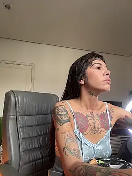 Snapshot of Nikatsu chatting on 10-31-25, 12:17 Nikatsu online show from 10-31-25, 12:17