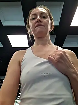 Miss    Mia  online show from 02-25-26, 11:31