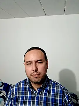 Snapshot of ElSunEagle chatting on 09-15-25, 04:12 ElSunEagle online show from 09-15-25, 04:12