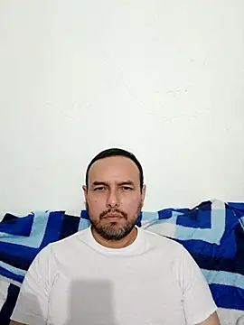 Snapshot of ElSunEagle chatting on 09-28-25, 03:45 ElSunEagle online show from 09-28-25, 03:45